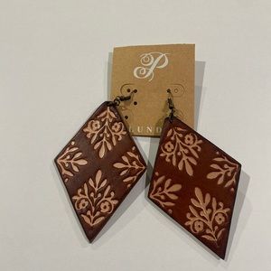 Lightweight leather earrings
